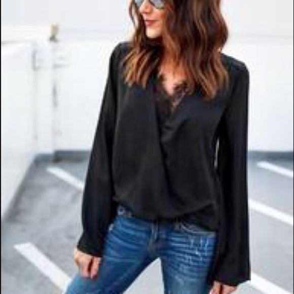 Vici Tops - Vici surplice/lace top